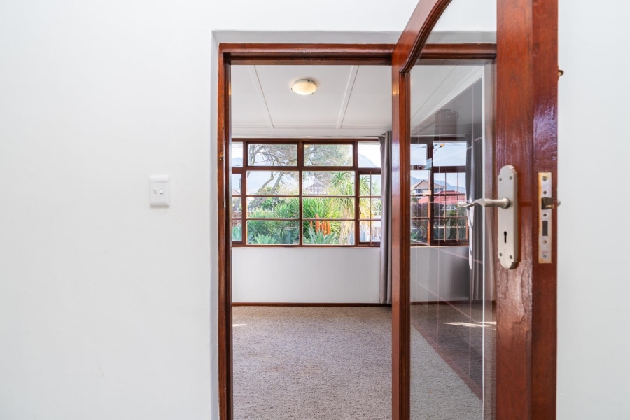 To Let 4 Bedroom Property for Rent in Mowbray Western Cape